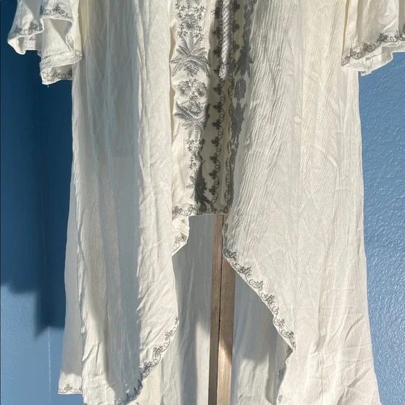 Elegant Long Sleeve White Dress with Gray Accents - Picture 7 of 7